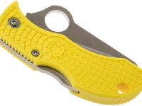 Складной нож-брелок Spyderco Manbug™ Salt Sheepfoot, сталь H1 Satin Serrated, рукоять термопластик FRN, жёлтый