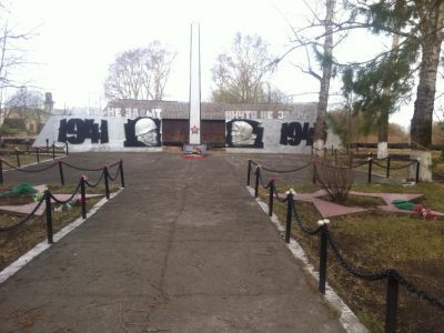 Обелиск воинам-землякам, павшим в боях  Великой Отечественной войны
