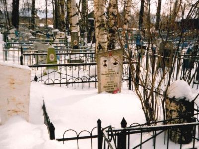 Братская могила советских летчиков