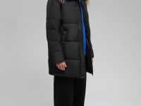 Стеганая куртка с капюшоном и меховой опушкой