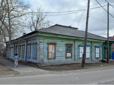 Здание конторы сользавода, с 1876 г. – больница, с 1916 г. – школа