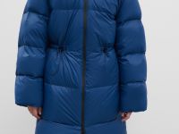 Пуховое пальто с капюшоном и талией на кулиске