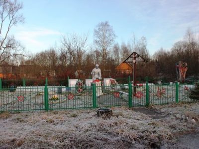 Братская могила воинов Советской Армии, погибших в боях с немецко-фашистскими захватчиками в период Великой Отечественной войны 1941-1945 гг.