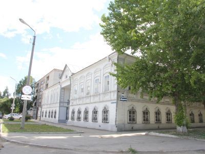 Дом жилой Луковкина: с воротами и оградой