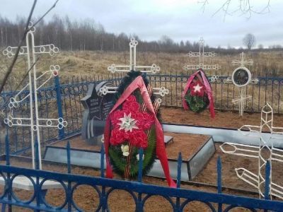 Братская могила воинов Советской Армии, погибших в марте 1944 года в боях с немецко-фашистскими захватчиками