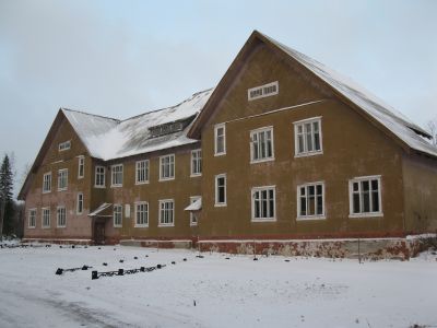Полярно-альпийский ботанический сад, созданный в 1931 г. при участии академика А.Е. Ферсмана: главный лабораторный корпус, ботанический сад