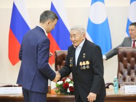 В Якутии отметили 80-летие Героя Труда России Михаила Готовцева