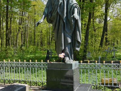 Надгробие Остен-Дризенов