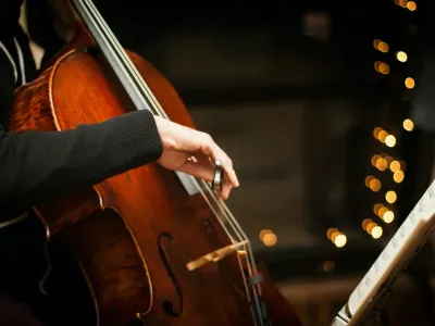 Билеты на Storm Cellos. Рок-хиты и классика на виолончелях при свечах (Центр искусства и музыки библиотеки им. Маяковского) / Концерт | Афиша | ИнфоТаймс