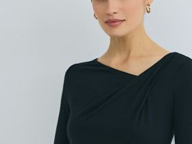 Лонгслив с драпировкой и асимметричным вырезом, Черный