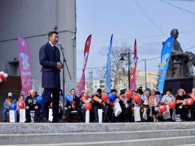 В Якутске чествовали трудовые династии, лауреатов премии и ветеранов профсоюзного движения