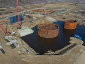 Первый коффердам Ленского моста перешел в плавучее состояние