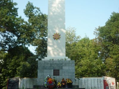 Братская могила советских воинов, погибших в годы Великой Отечественной Войны 1941-1945 гг.