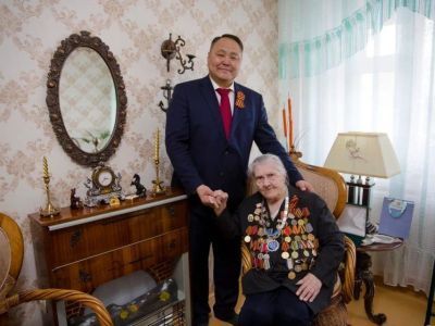 Альберт Семенов поздравил ветеранов Великой Отечественной Войны и семьи участников СВО