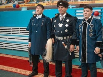 ФОТОФАКТ. Александра Карелина облачили в якутский костюм