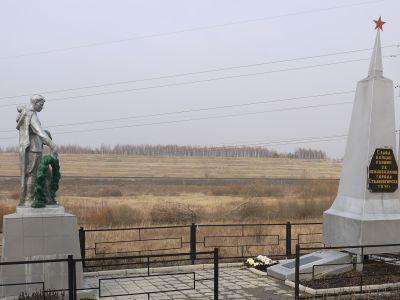 Братская могила с захоронением воинов, погибших в период Великой Отечественной войны 1941-1945 гг.