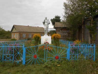 Братская могила 30 советских воинов, погибших в 1941 и 1943 гг. в боях с немецко-фашистскими захватчиками