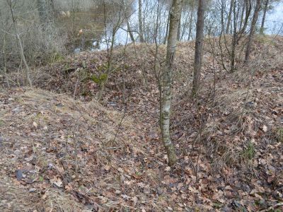 Памятное место, где в 1942-1943 гг. шли бои Советской Армии с немецко-фашистскими захватчиками. Сохранились остатки окопов, блиндажей