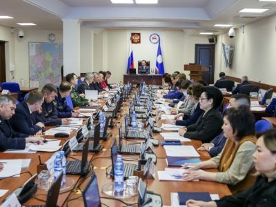 Глава Якутии призвал особое внимание уделить закупкам оборудования при реализации нацпроектов