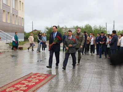 Глава Якутии почтил память выдающегося представителя коренных малочисленных народов Севера