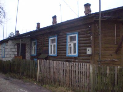 Здание общественное (в годы ВОВ здесь находился штаб женского авиаполка под командованием М. Расковой)