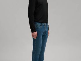 Джинсы прилегающего кроя