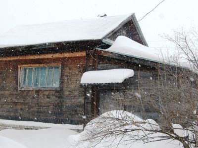 Здание мастерских в саду