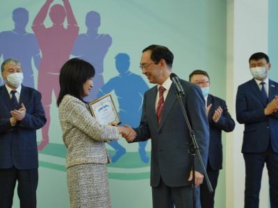 Соттинская школа Усть-Алданского улуса получила сертификат на приобретение автобуса