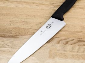 Поварской кухонный шеф-нож Victorinox Cutlery 25 см, сталь X55CrMo14, рукоять полипропилен, черный