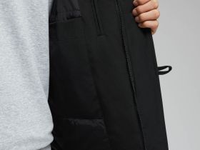 Утепленная куртка с капюшоном