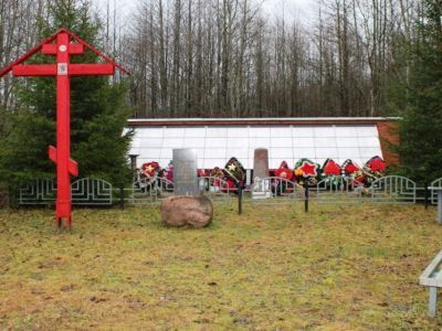 Братская могила воинов Советской Армии, погибших в период Великой Отечественной войны 1941-1945 гг.