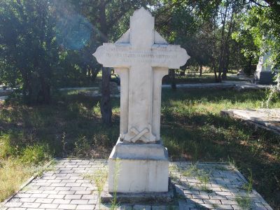 Могила штабс-капитана Ю.С. Островского