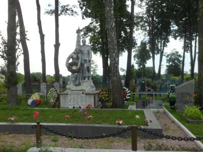 Братская могила 166 советских воинов, погибших в 1941 и 1943 гг. в боях с немецко-фашистскими захватчиками