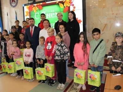 Администрация Мирнинского района оказывает семьям помощь в подготовке к школе