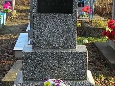 Братская могила советских воинов, погибших в боях с фашистскими захватчиками