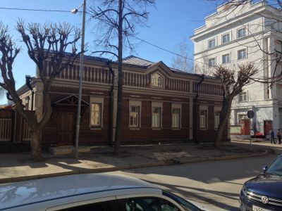 Дом, в котором жили в 1931 - 1934 гг. композитор Фарид Яруллин и в 1938 - 1968 гг. - Герой Социалистического Труда, академик Арбузов Александр Ерминингельдович