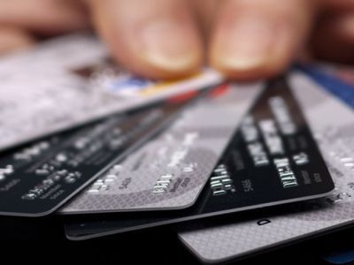 Мошенники рекламируют фэйковые сервисы проверки банковских карт