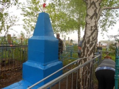 Братская могила советских работников (12 чел.), погибших от руки белогвардейцев в 1919 году