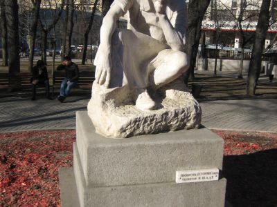 Скульптура «Рабочий сезонник»