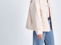 Стеганая куртка с высоким воротником