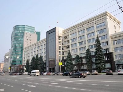 Декоративно-монументальное панно из чугуна на здании ЦНИИшвейпром