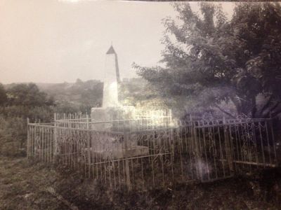 Могила Героя Советского Союза Бурана Нсанбаева, погибшего в 1943 г.