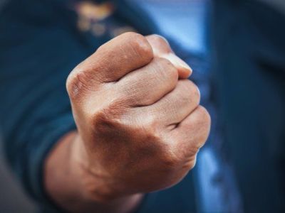 В Якутии вымогатель сломал своей жертве челюсть