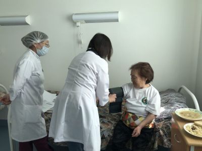 Врачи  РБ№2 провели медосмотр жителей села Хатырык