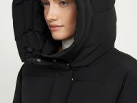 Утепленная куртка с капюшоном и воротником-стойкой