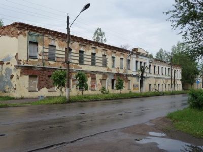Комплекс зданий бывшей городской управы, женской гимназии и училища (перестройка – арх. М.А. Шурупов); здание кладовой и ледника; остатки ограды, XVIII - XIX вв.