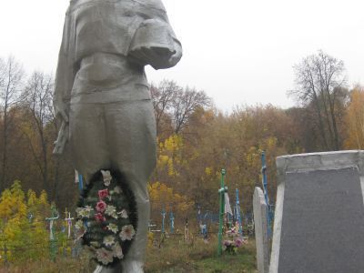 Братская могила советских воинов, погибших в бою с немецко-фашистскими захватчиками в 1941 г.