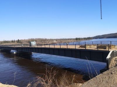 Установлены опоры и пролеты будущего моста через реку Нюю в Якутии