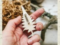 Деревянная брошка Дворникова А. "Лист папоротника"