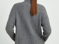 Джемпер свободного силуэта с воротником-стойкой